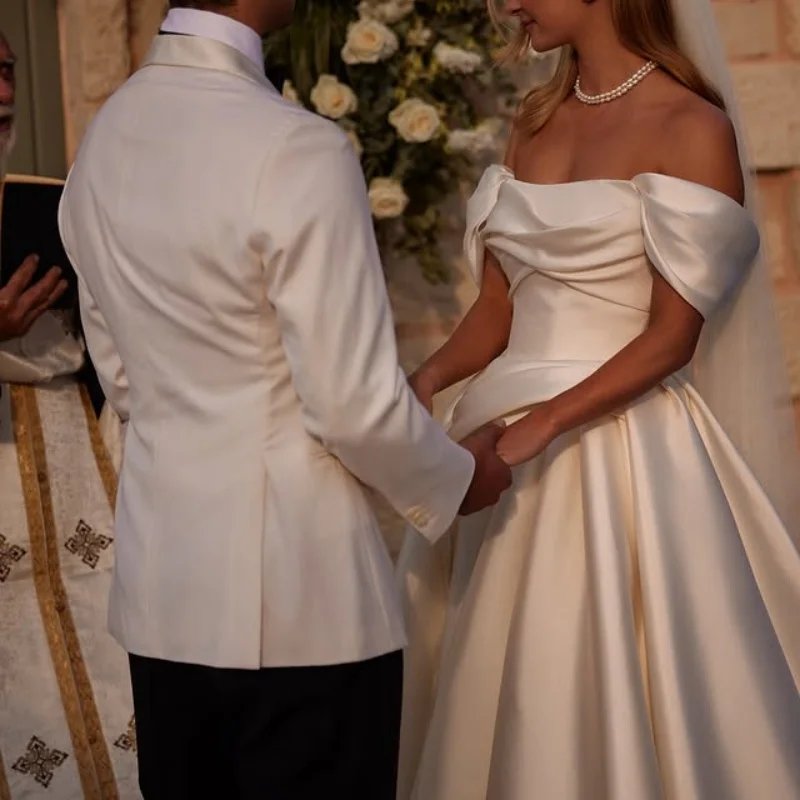 تخصيص الكرة ثوب الساتان فساتين الزفاف الملكي زين ذيل طويل الطية صنع رداء دي