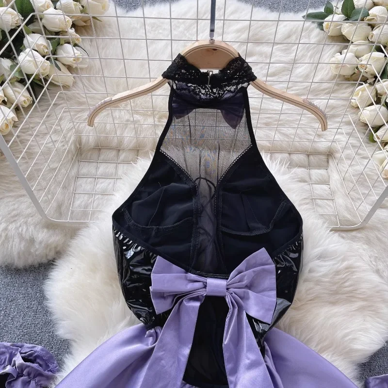 女性のための光沢のあるパテントレザージャンプスーツ,透明なパッチワーク,オープンクロッチと取り外し可能なセットを備えた裸の肩を持つジャンプスーツ