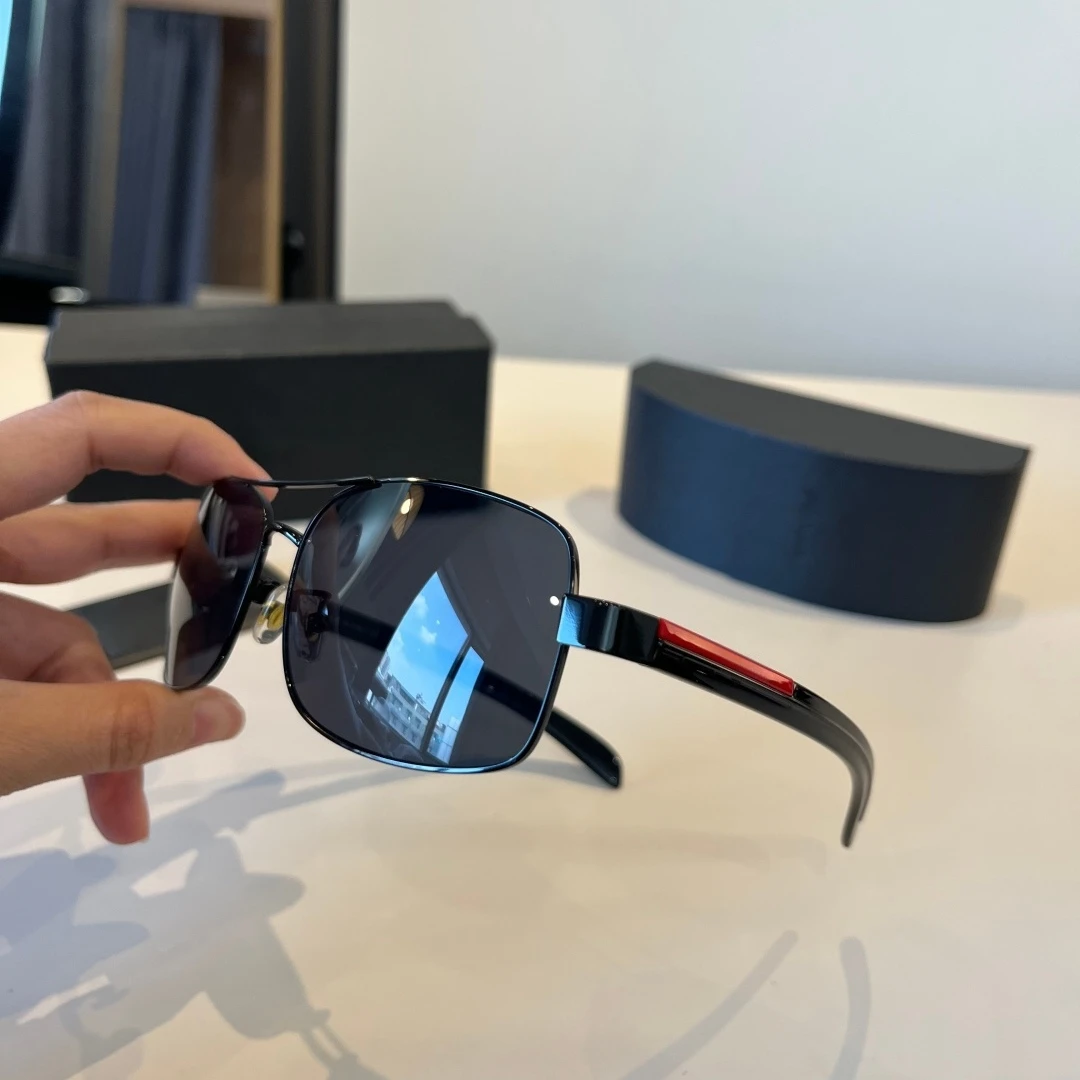 

Luxury Photochromic Sunglasses, UV-protective and Windproof Hiking Sunglasses, Outdoor Cycling Goggles, Holiday Gifts.