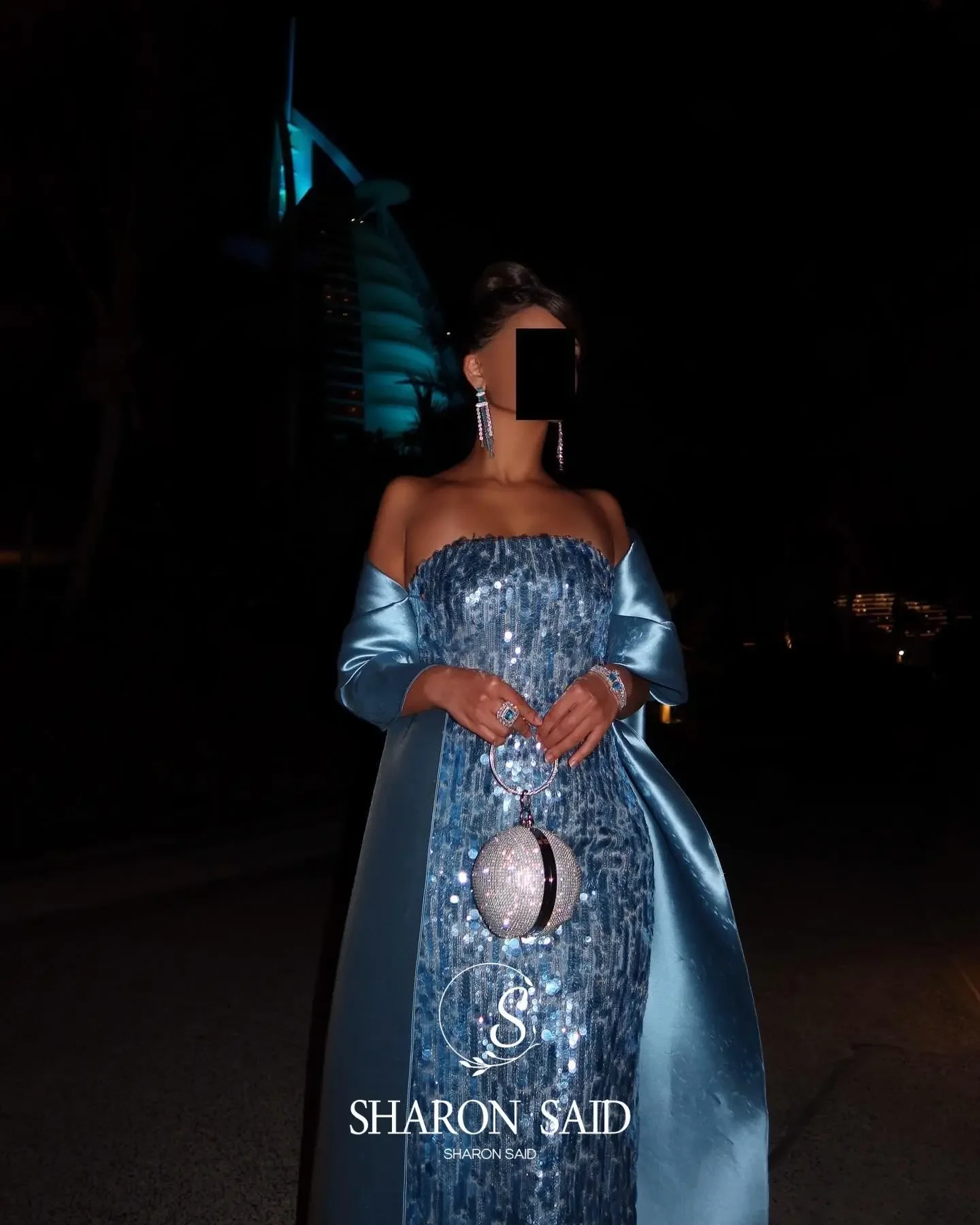 Sharon กล่าวว่าเลื่อมสีฟ้าชุดราตรีชุดราตรีซาตินรถไฟสําหรับผู้หญิงงานแต่งงานคําพรหมชุด SF165 ที่กําหนดเอง