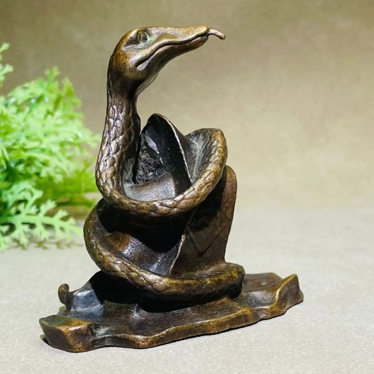 Retro Yuanbao snake twelve zodiac snake Ornament Decoration Tea Pet Figurines Desk Decor Accessories