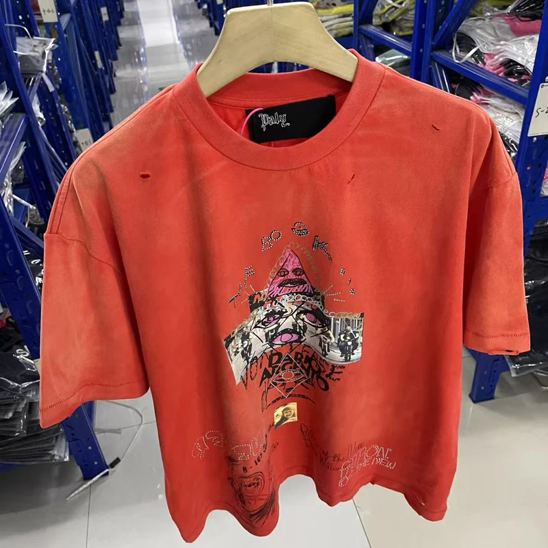 FW26 Camiseta roja Wash Paly Hollywood High Street estilo Retro americano Graffiti Hot Drill estampado agujero rasgado camiseta de manga corta
