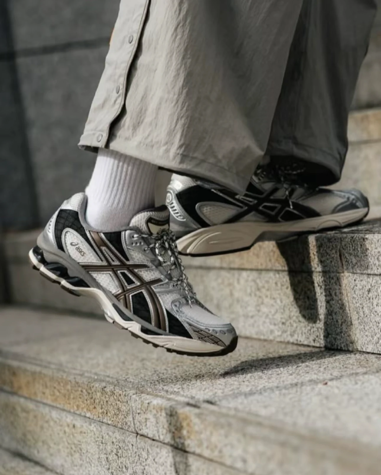 

Asics Outdoor Preferred Casual Mesh Support Wear Resistant Low Cut Running Shoes Men's and Women's Same Silver 1203A543-107