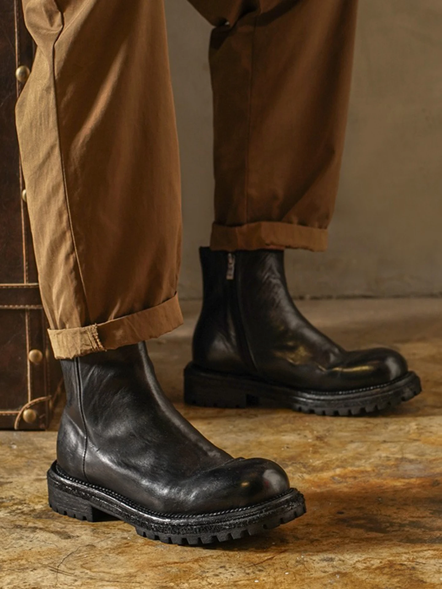 

Британские модные ботинки челси, мужская защитная обувь, походная работа, высокие уличные ботильоны из натуральной кожи на толстой подошве ручной работы