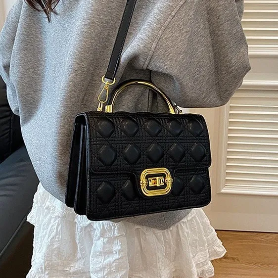 

2025 Fashion Quilted Shoulder Bag, Versatile Commuter Purse for Women, Chic Crossbody Tote, Minimalist Day to Night Bag Textured