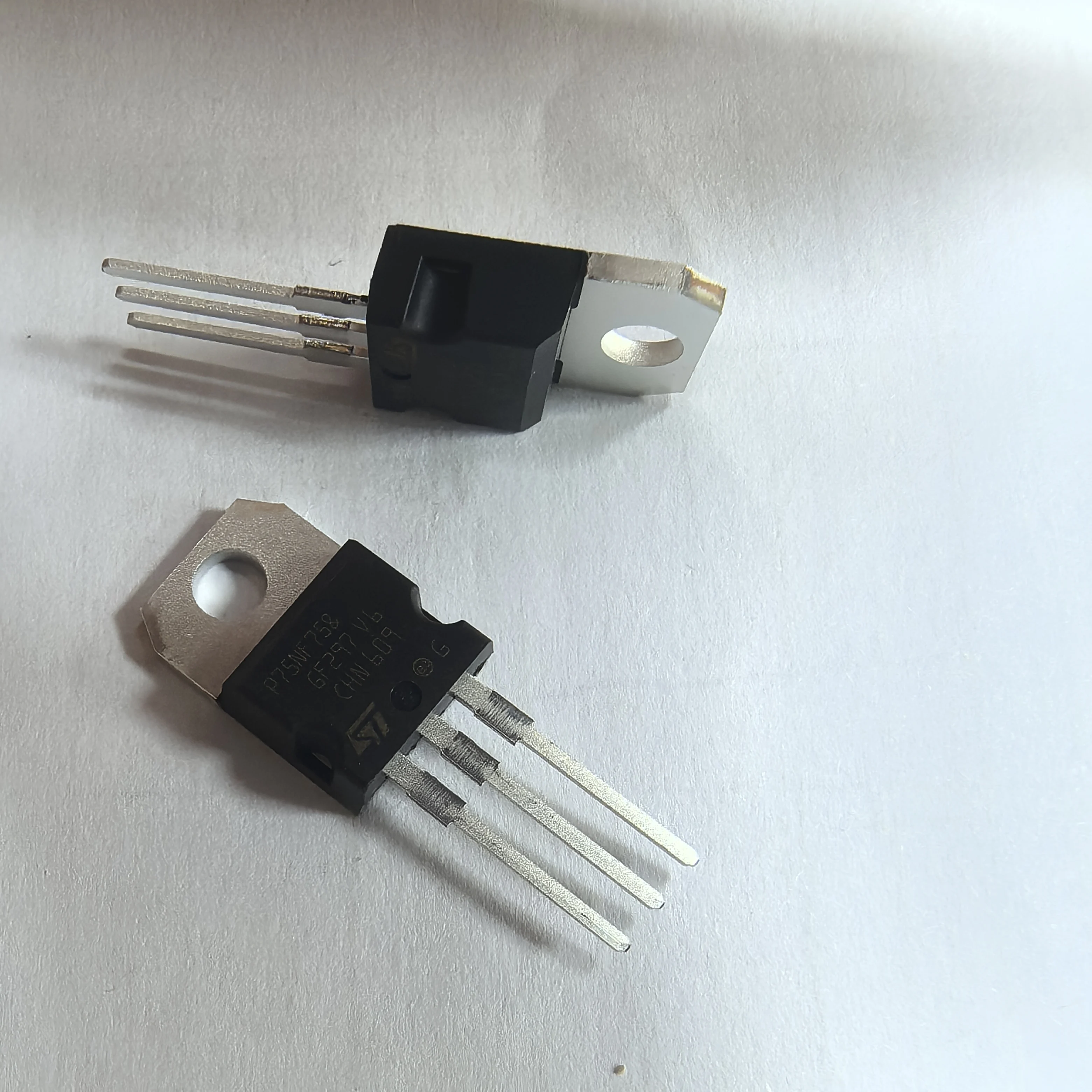

10PCS STP75NF75 P75NF75 TO220 Field Effect Transistor Inverter Motor Controller Original Genuine Product