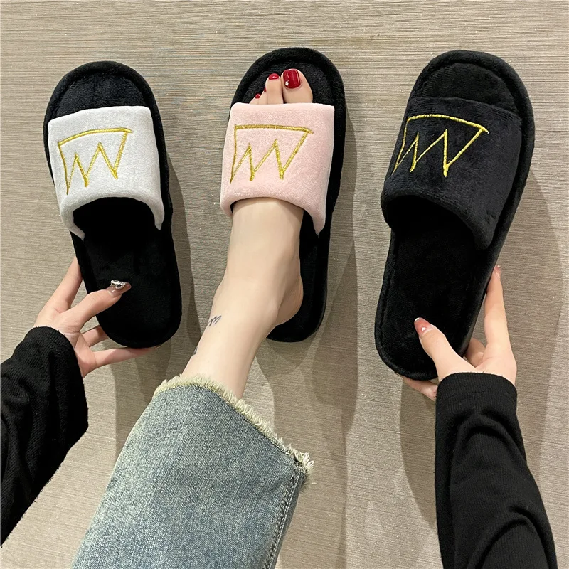 

Casual Fluffy Slippers Women Home Flat Elegant Crown Designer Shoes Girls Fashion Popular Cotton Open Toe Platform Slipper House