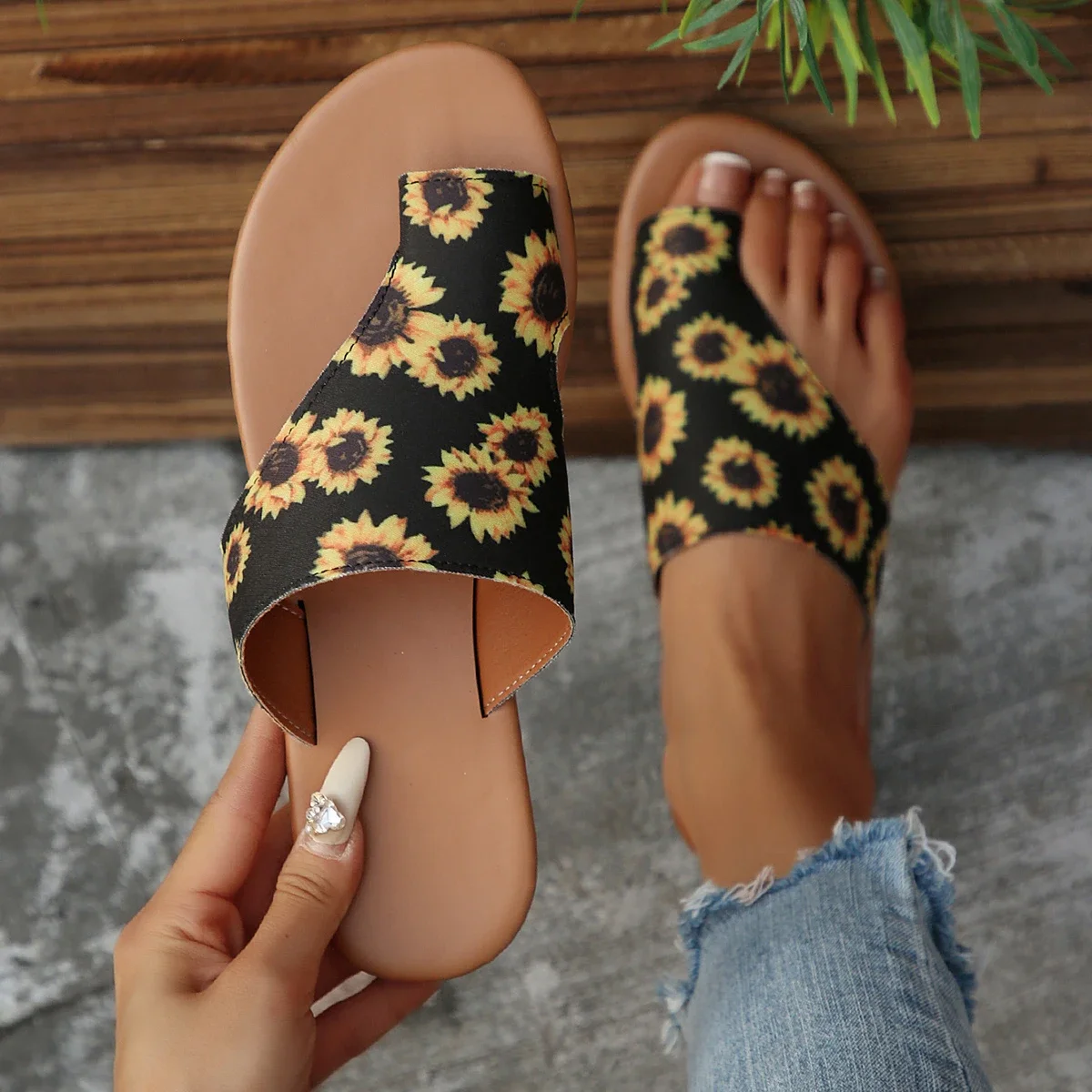 

Pop Women's Shoes New Flip-Toe Women's Slippers Summer Roman Mixed Color Outdoor Beach Flat Large Size Women's Slippers