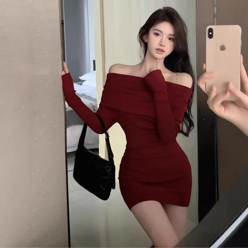 

Autumn Women'S New High-End Long Sleeved One Shoulder Knitted Dress, Red Hip Hugging Short Skirt