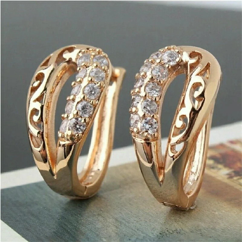 Elegante, goldene Creolen mit ausgehöhltem Zirkonia-Muster für Damen – Klassischer Modeschmuck für Bankette und Verlobungen