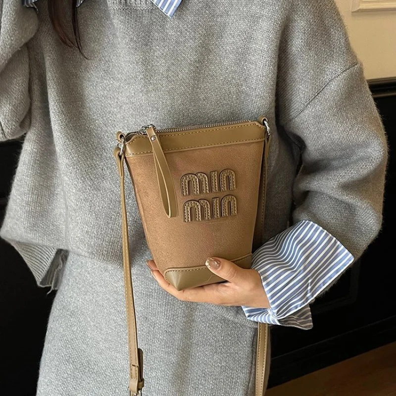 

Famous Designer Leather Women's Crossbody Bag Luxury Brand Popular Classic Elegant Premium Detail Vintage Bag​