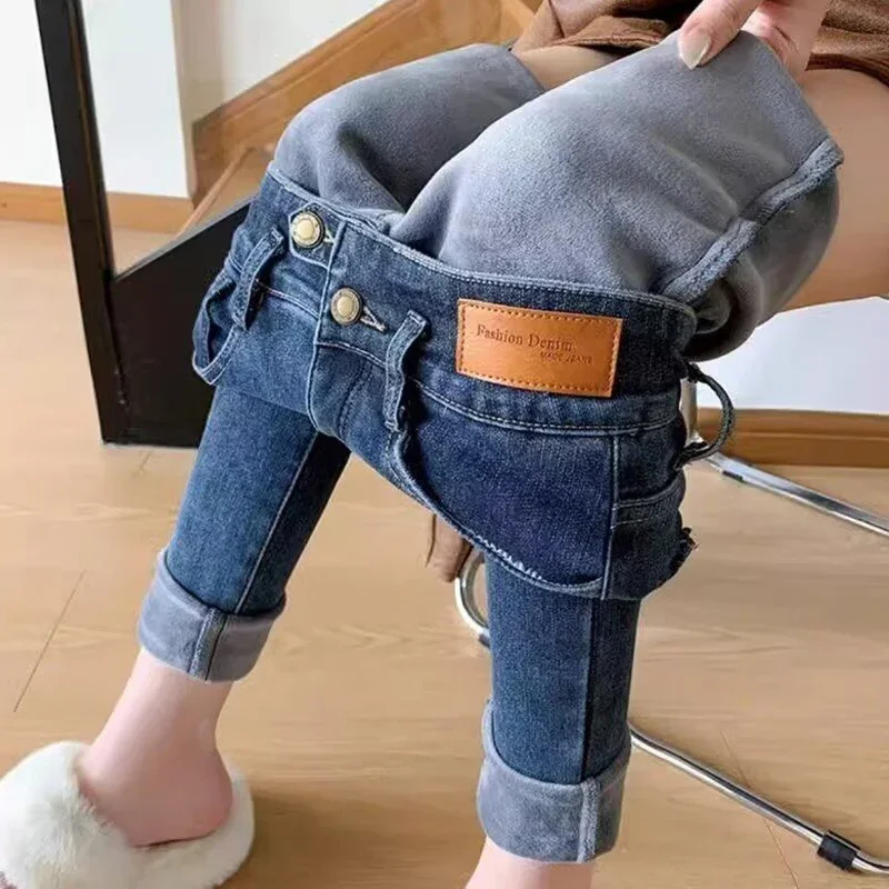 กางเกงยีนส์ผู้หญิงทรงสลิมฟิตบุขนกำมะหยี่ กางเกงยีนส์เดนิมกันหนาวใส่สบายสำหรับผู้หญิง กางเกงยีนส์ทรงสกินนี่ขาตรงสำหรับสาวๆ