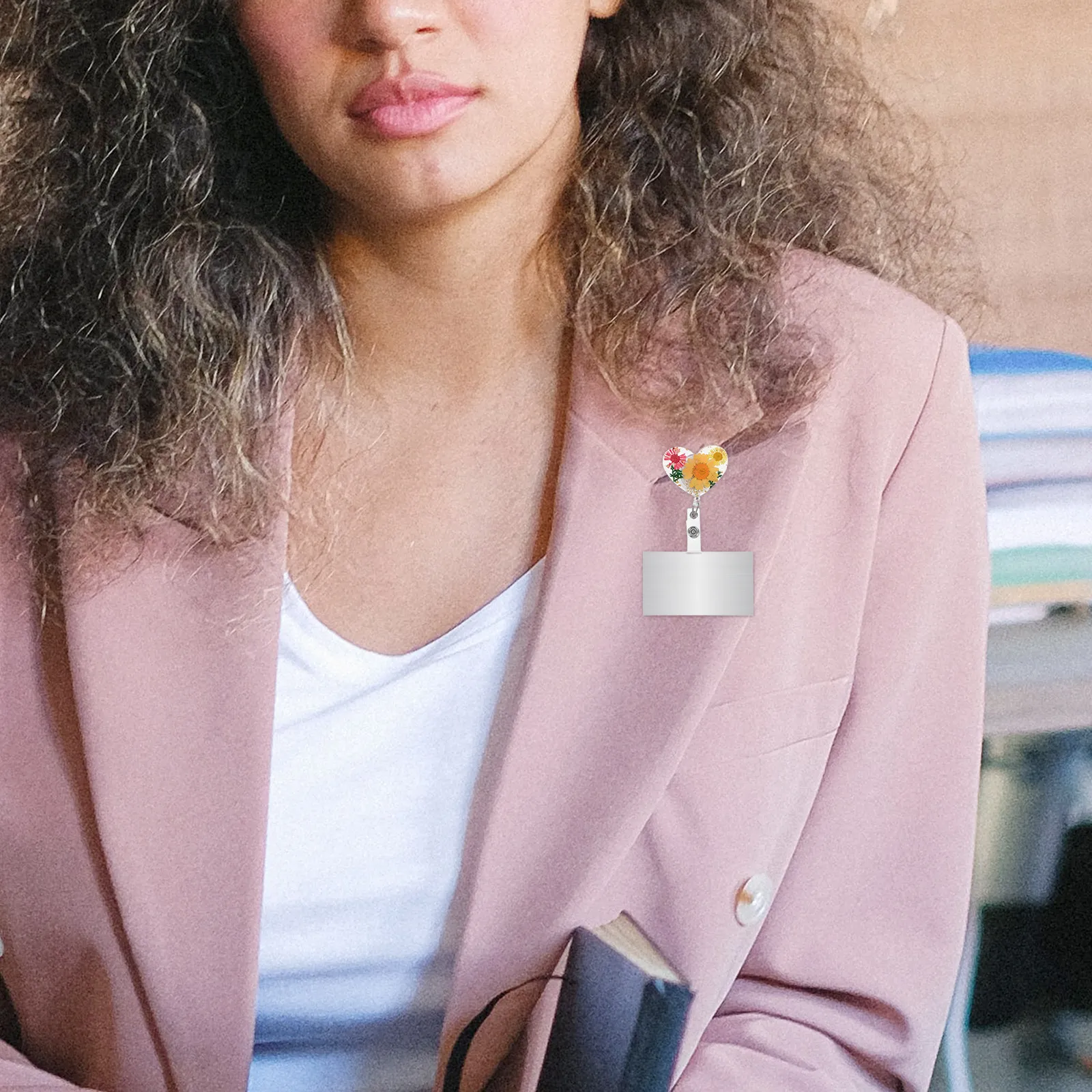 Heart Shape Dry Flower Retractable Badge Holder Clip for Nurses Staff Factory Workers Id Card Clip Badge Reel Id Card Holder