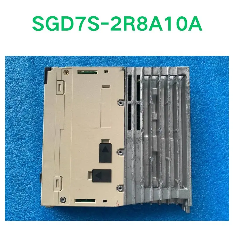 Подержанный тест в порядке Сервопривод SGD7S-2R8A10A