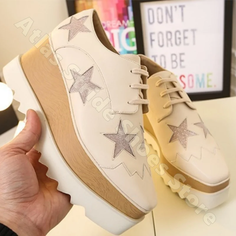 Zapatillas de plataforma plateadas metálicas con estrellas para mujer, con suela gruesa de cuña, con cordones, estilo vintage Y2K, para streetwear y senderismo.