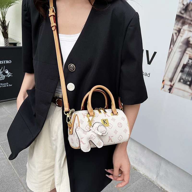 

Unique Vintage Fashionable Clutch Bag for Women Mini Size High-End Leather with Solid Color Trendy Paris Inspired