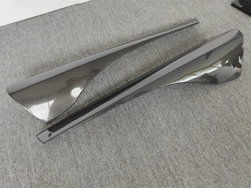 

Используется для Mclaren MP4-12C 650S Модернизированные боковые юбки из настоящего углеродного волокна в стиле B с парой обвесов