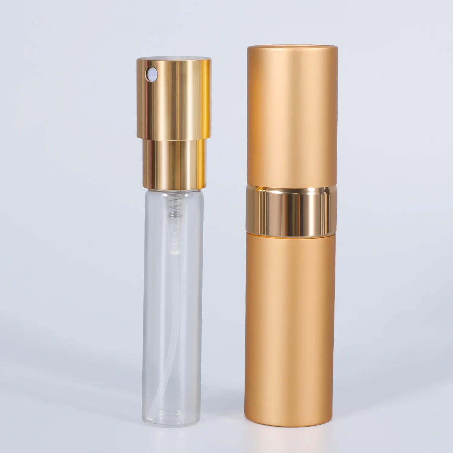 Flacone di profumo riutilizzabile in alluminio metallico da 8 ml Flacone spray cosmetico Flacone da viaggio per profumo atomizzatore vuoto portatile