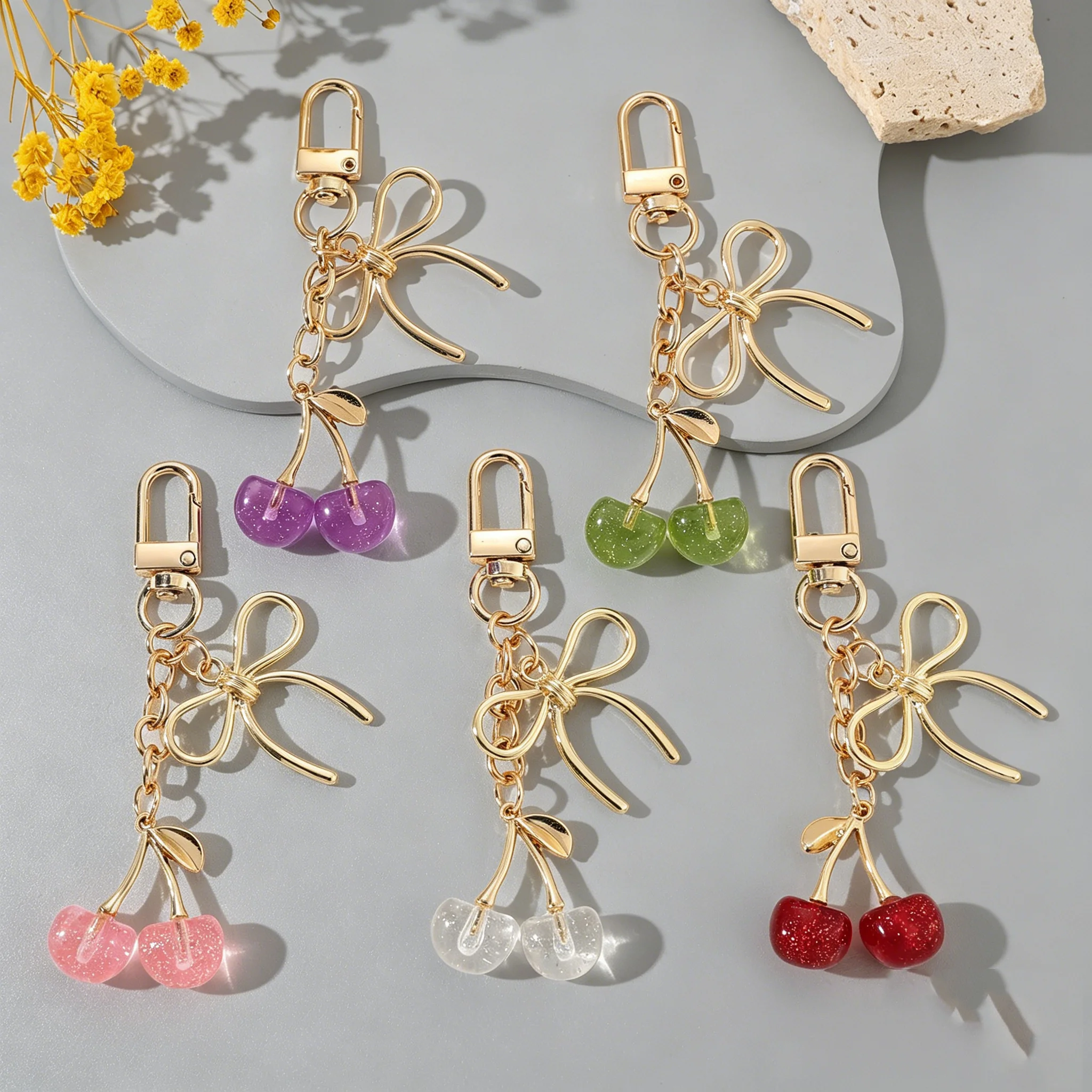 Damen-Schlüsselanhänger mit Lieblicher Kirschschleife, Funkelnd mit Frucht-Imitat-Effekt, Taschenanhänger