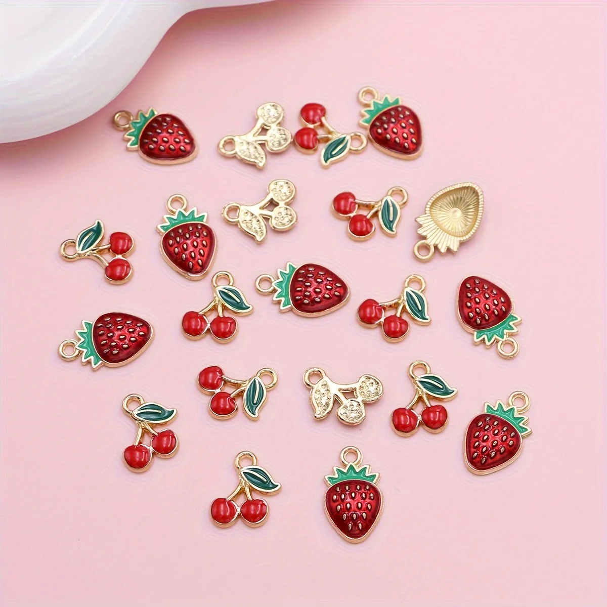 20 قطعة مطلية بالذهب الأحمر الكرز سحر الفراولة المعلقات لصنع المجوهرات عقد دي اي واي أساور أقراط مفتاح ملحقات السلسلة