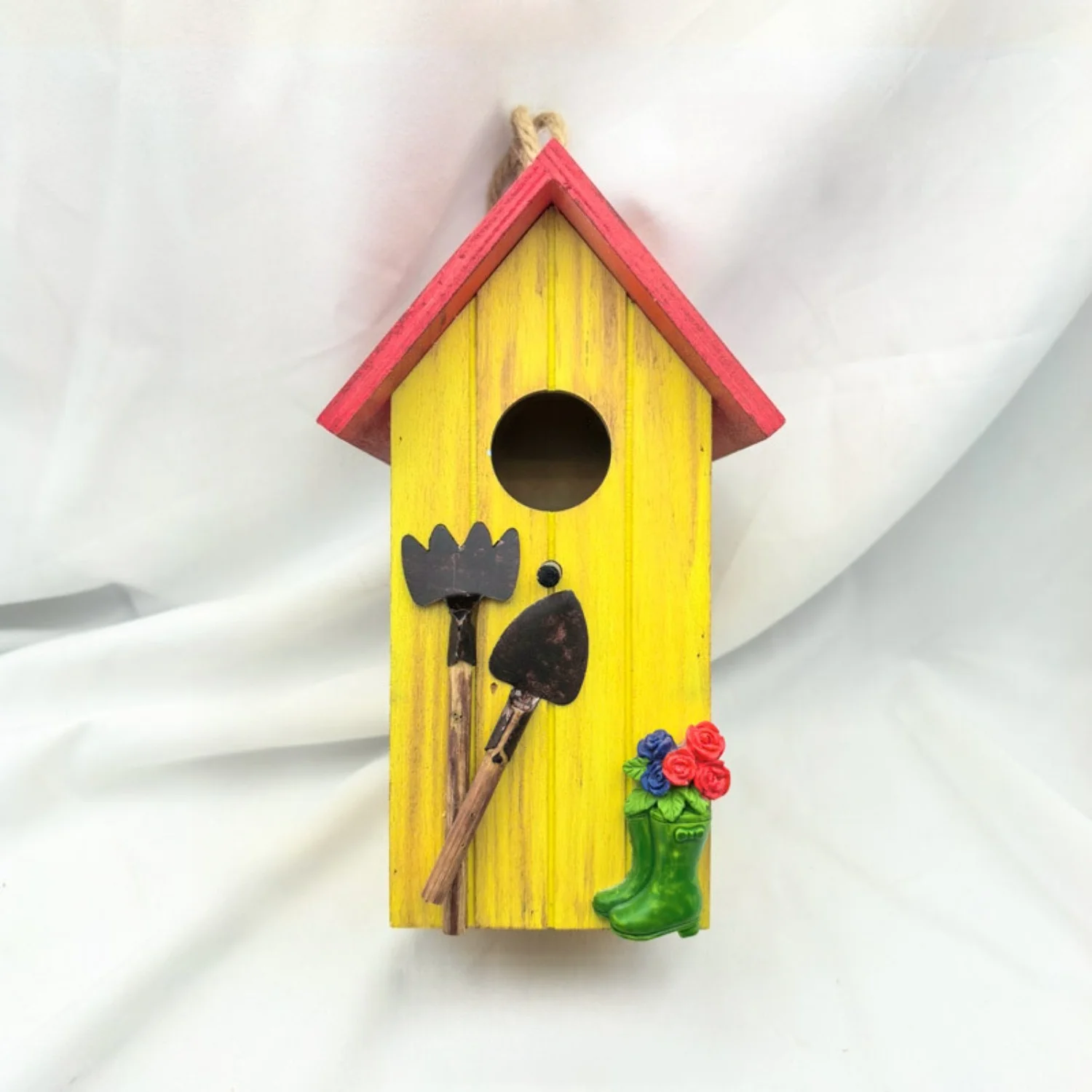 

Rustic Hanging Wooden Bird House with Sunflower Decor, 15cm Weatherproof Outdoor Nest with Cleanout Door