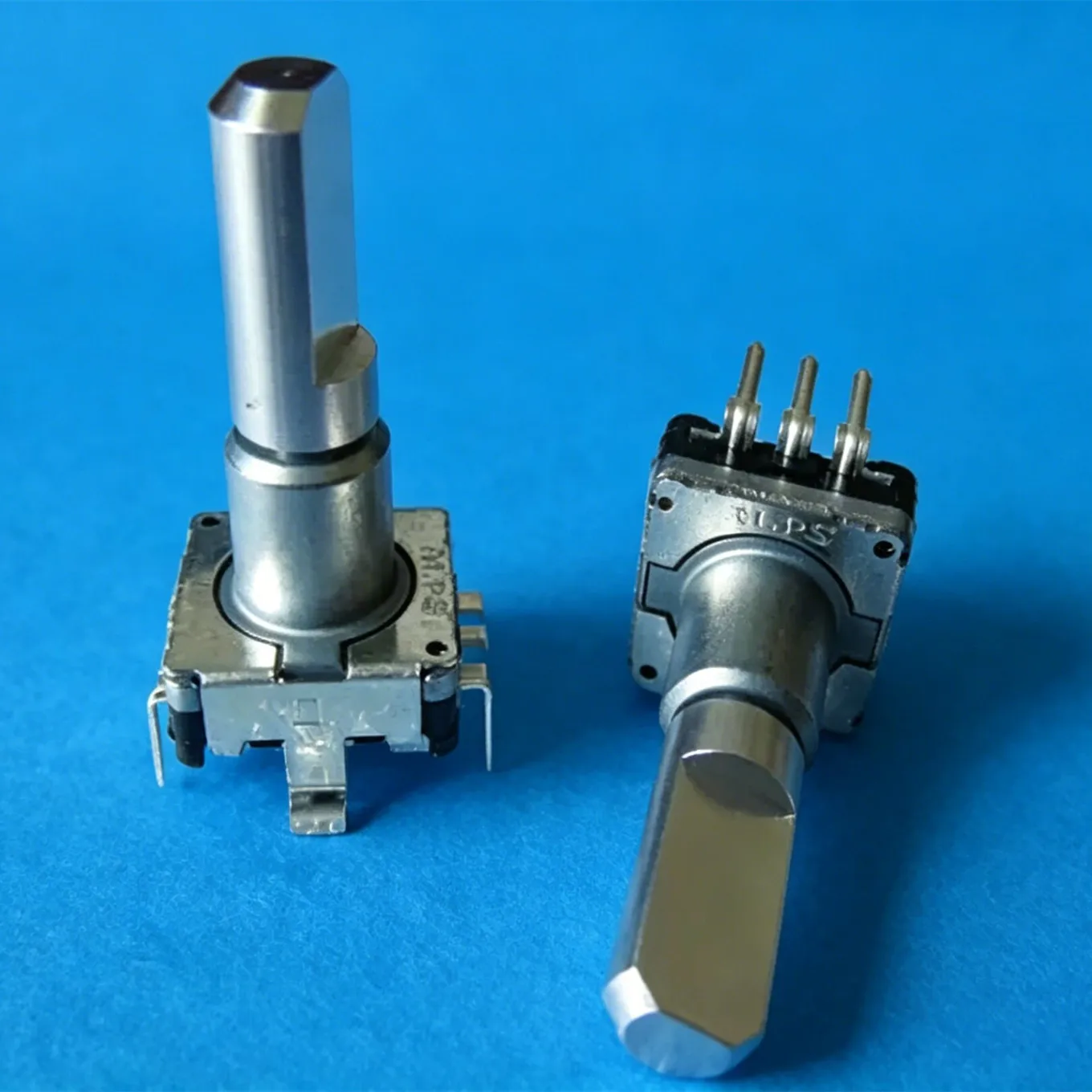 Original New 100% EC11L1525E05 Audio Encoder With Switch 30-Positioning 15-Pulse Axis Length 20MM