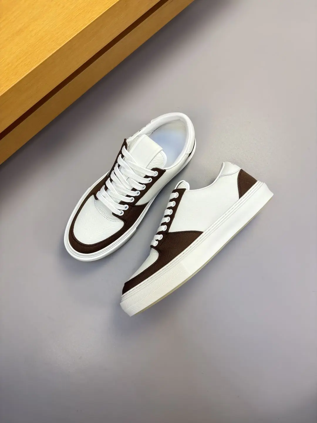 Vintage Low Top Unisex Skate Shoes, Lightweight and Wear-resistant Rubber Sole Casual Sneakers, Street Trendy White Flat Footwear Perfect for Daily Commute, Campus Life and Multiple Casual Outfit Matching for Men and Women All Year Round