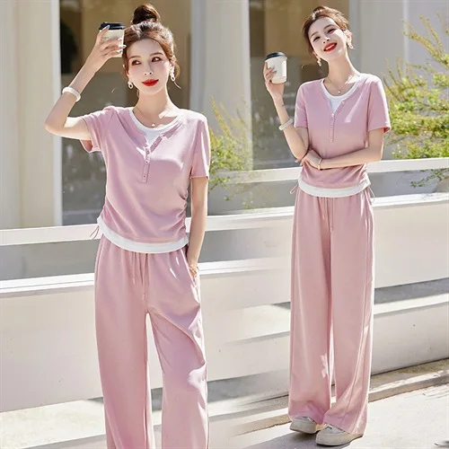 

Knitted two-piece casual suit is loose and comfortable