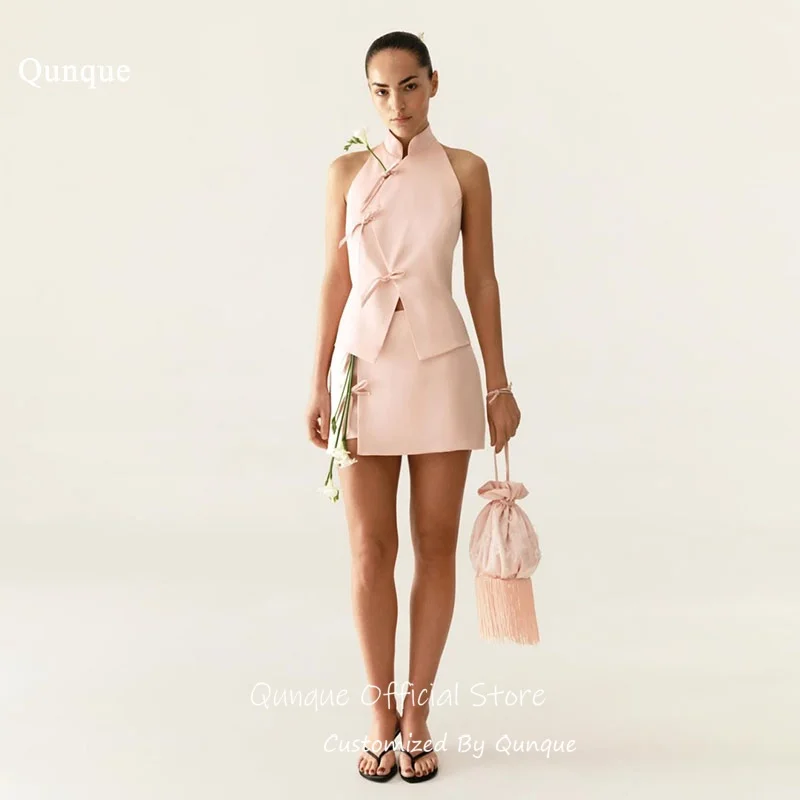 

Qunque Chic Cheongsam Pink Bow Prom Dresses Backless Satin Homecoming Dresses Halter Neckline Cocktail Party Gowns Customized