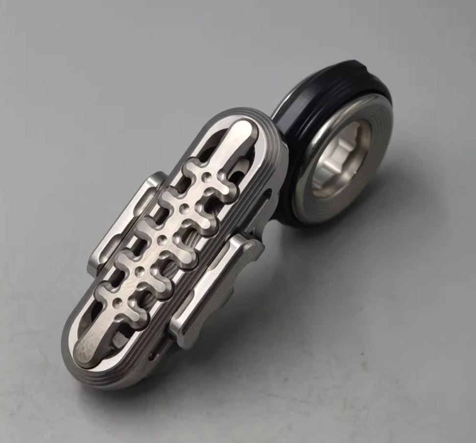 تستخدم EDC Play Wu Le Zhi التيتانيوم الصلب العظام + العين الاصطناعية مجموعة ألعاب الضغط