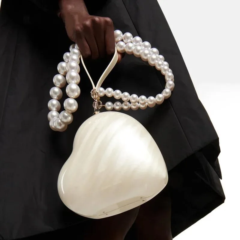 

2025 New Fashion Acrylic Hearts Evening Clutch Bag Luxury Pearl Chains Shoulder Crossbody Bags Lady Wendding Party Shell Handbag