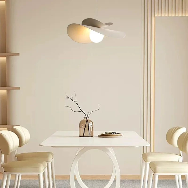 Cream wind light luxury milk tea shop personality creative gentle chandelier restaurant bar cafe small chandelier French bedroom