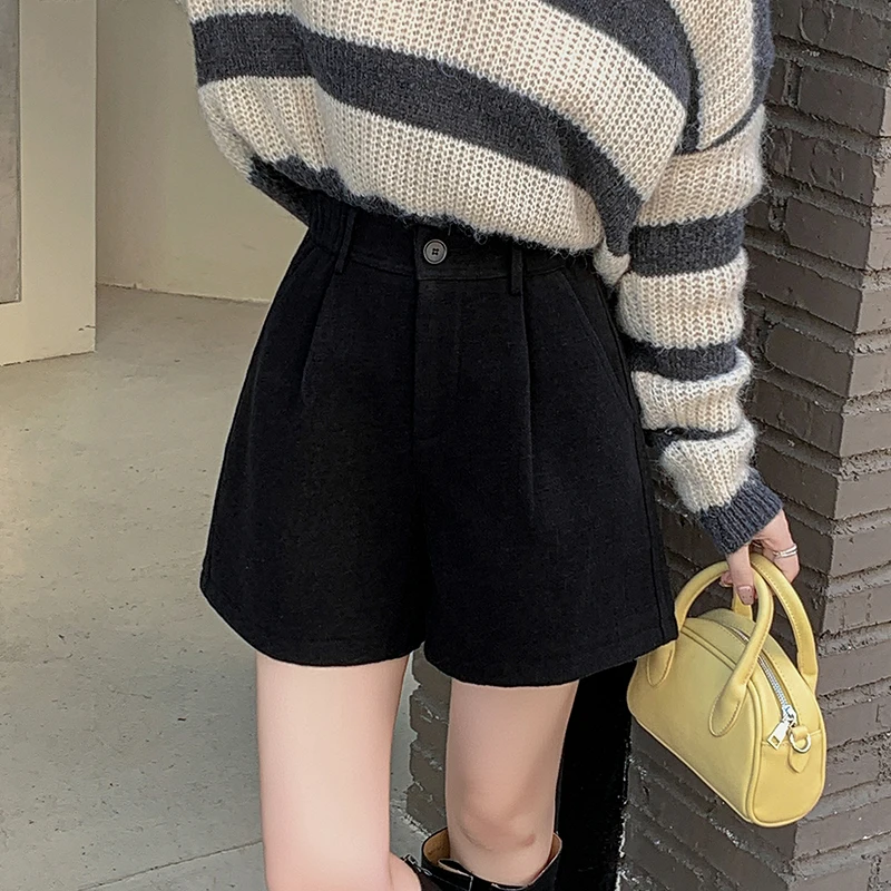 New Autumn Winter Woolen Boots Shorts Women Fashion Draped Buttons High Waist A-line Wool Blend Shorts Ladies Casual Shorts