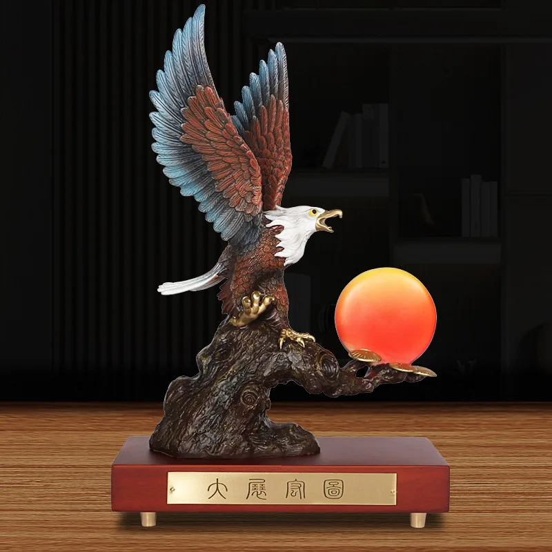All-copper handicrafts are on display, ornaments, eagle office, home furnishing, living room furnishings are sent to customers