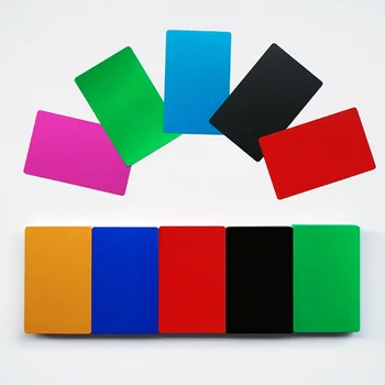50 Uds. Tarjetas de visita de Metal, tarjetas en blanco de aleación de aluminio para el cliente, tarjetas de regalo DIY con grabado láser, tarjeta opcional de 11 colores