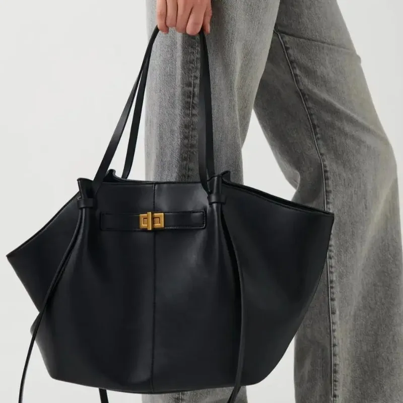 

2025 New Style Bat-shaped High Street Handbag, European and American Trend, Single Shoulder Crossbody Bag for Women