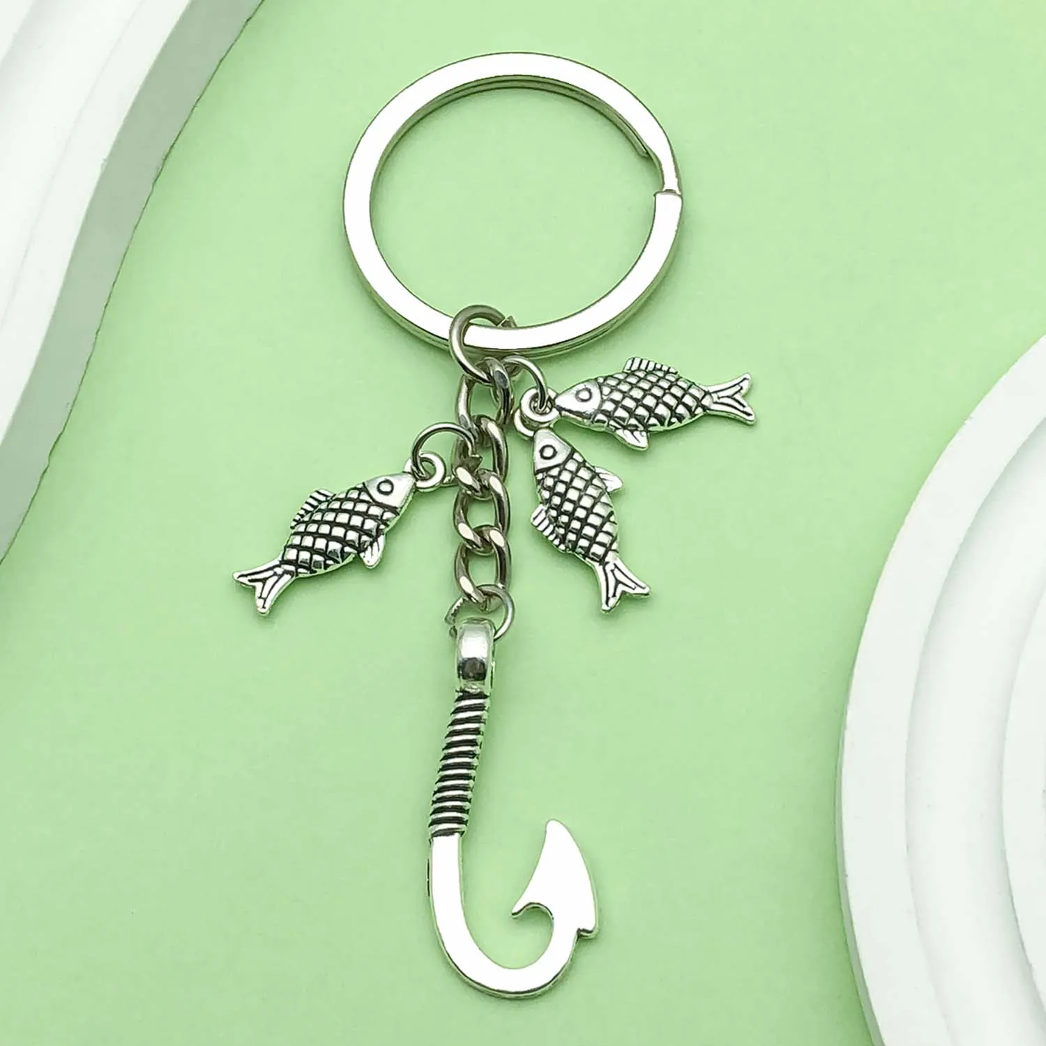 1pc Fashionable Chic Fish & Fishhook Design Keychain, Alloy Fishing Enthusiast Key Ring, for Car Keys, Backpacks, Wallets