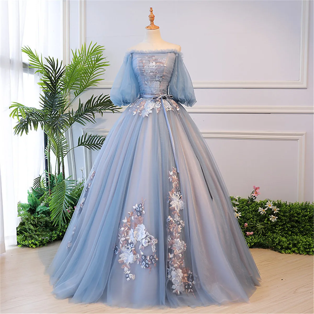 

Girls' Lace Up Puffy Ball Quinceanera Dress Sweet 15 Birthday Party Gala Pageant Gown Appliques Tulle Blue