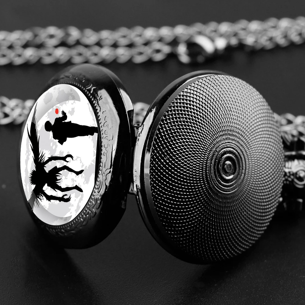 Orologio da tasca al quarzo nero con cupola in vetro Death Note con quadrante con numeri arabi e catena resistente, regalo per uomini e donne