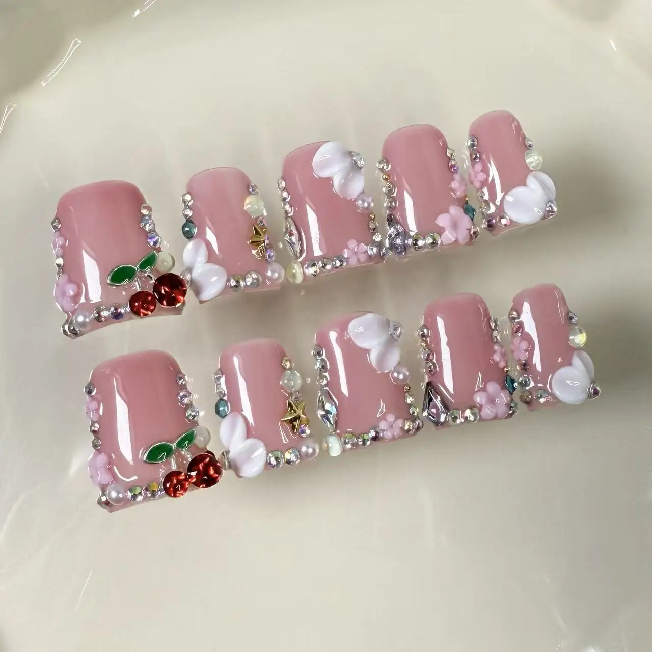10pcs High-end Fashionally niche design style, hand-painted three-dimensional patterns, small cherries, shiny rhinestones handma