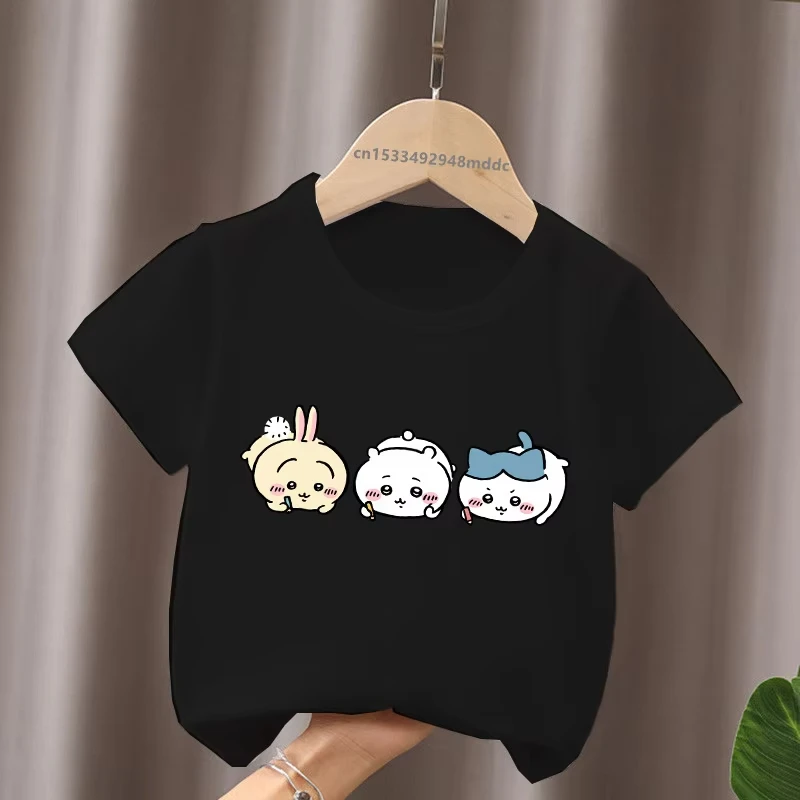 رائجة البيع Kawaii Chiikawa طباعة الكرتون الاطفال تي شيرت مضحك الفتيات ملابس طفل الفتيان أسود قصير الأكمام أسود تي شيرت الأطفال بلايز