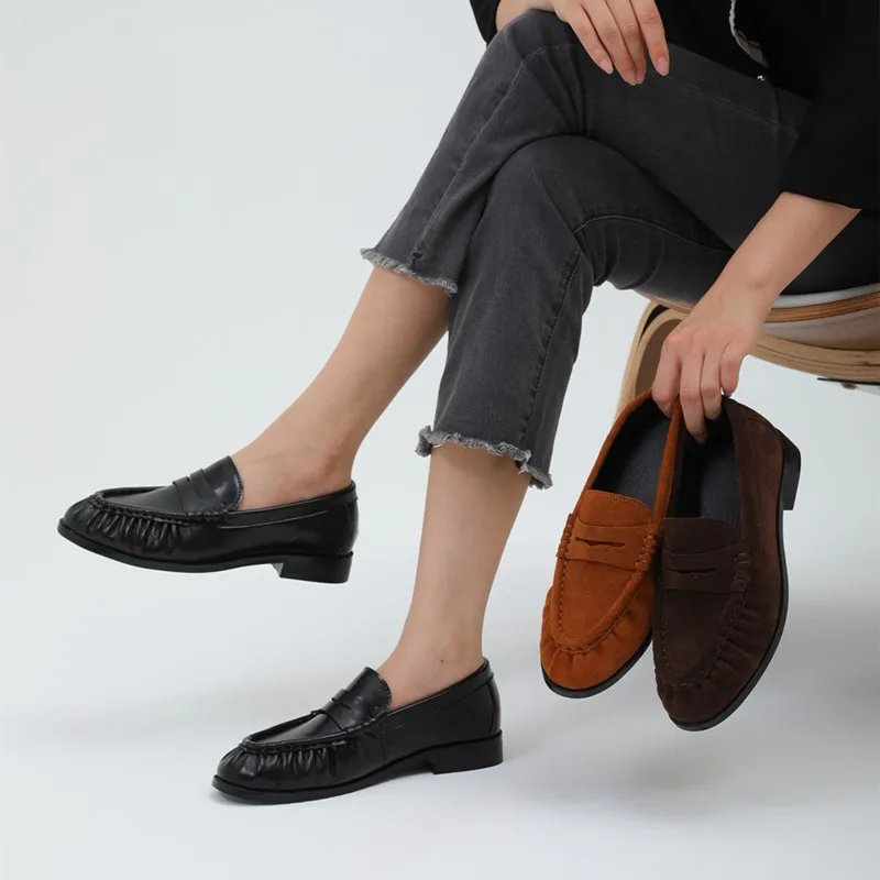 Damen-Leder-Slipper Modell 2026, Wildleder-Oberfläche Einzelschuhe mit Niedrigem Absatz, Handgefertigte Retro Plissierte Runde Zehenpartie Damenschuhe – Detail 6