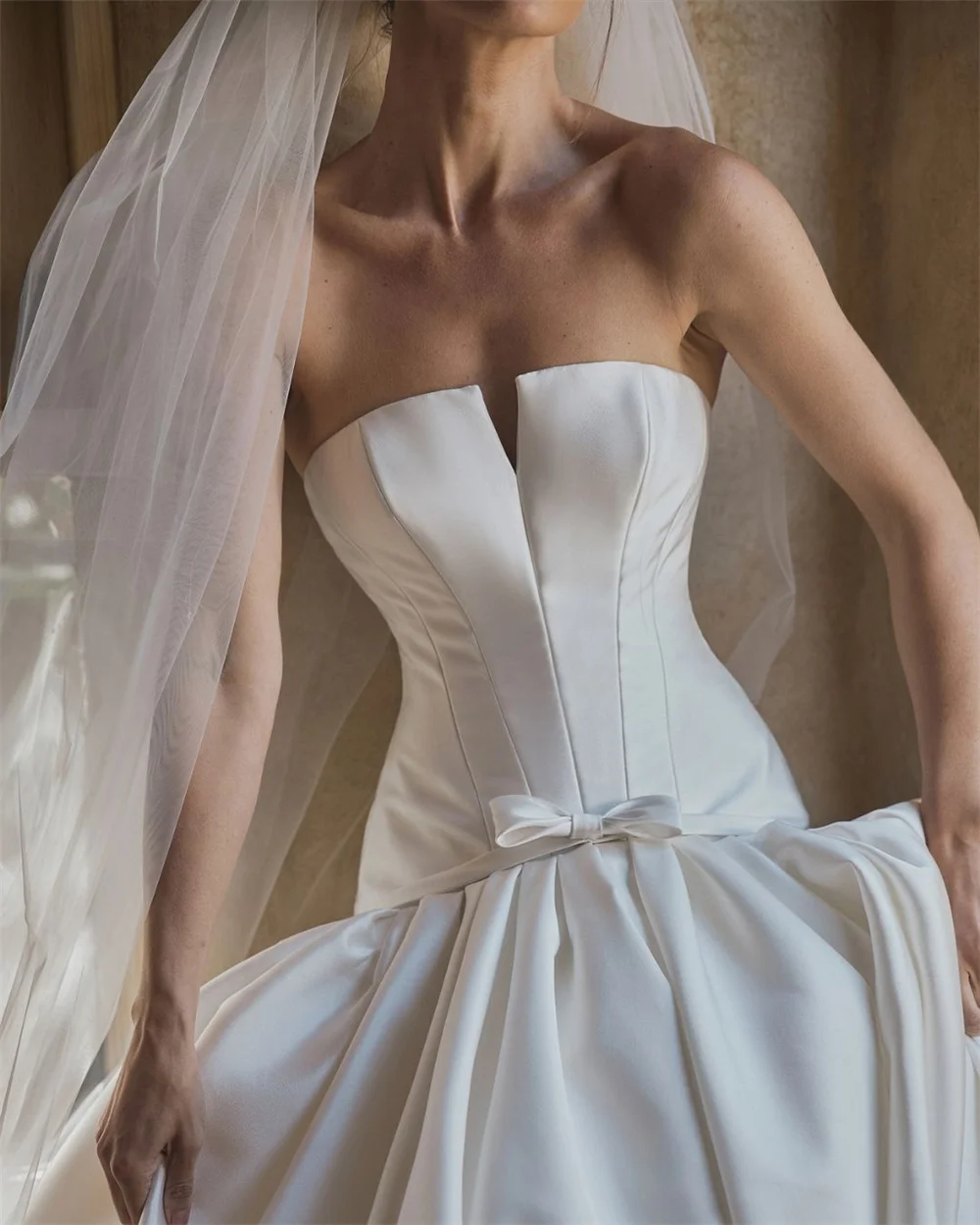 Tokyo personnalisé blanc bretelles robes de mariée sans manches Satin Court Train robe de mariée 2025 élégant a-ligne Zip robe de mariée