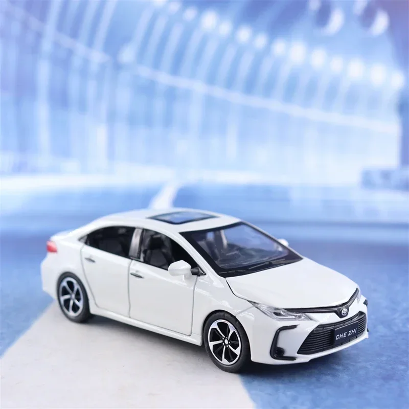 1:32 Toyota COROLLA High Simulation Diecast Metal Alloy Model car Sound Light Pull Back Collection Kids Toy Gifts E185