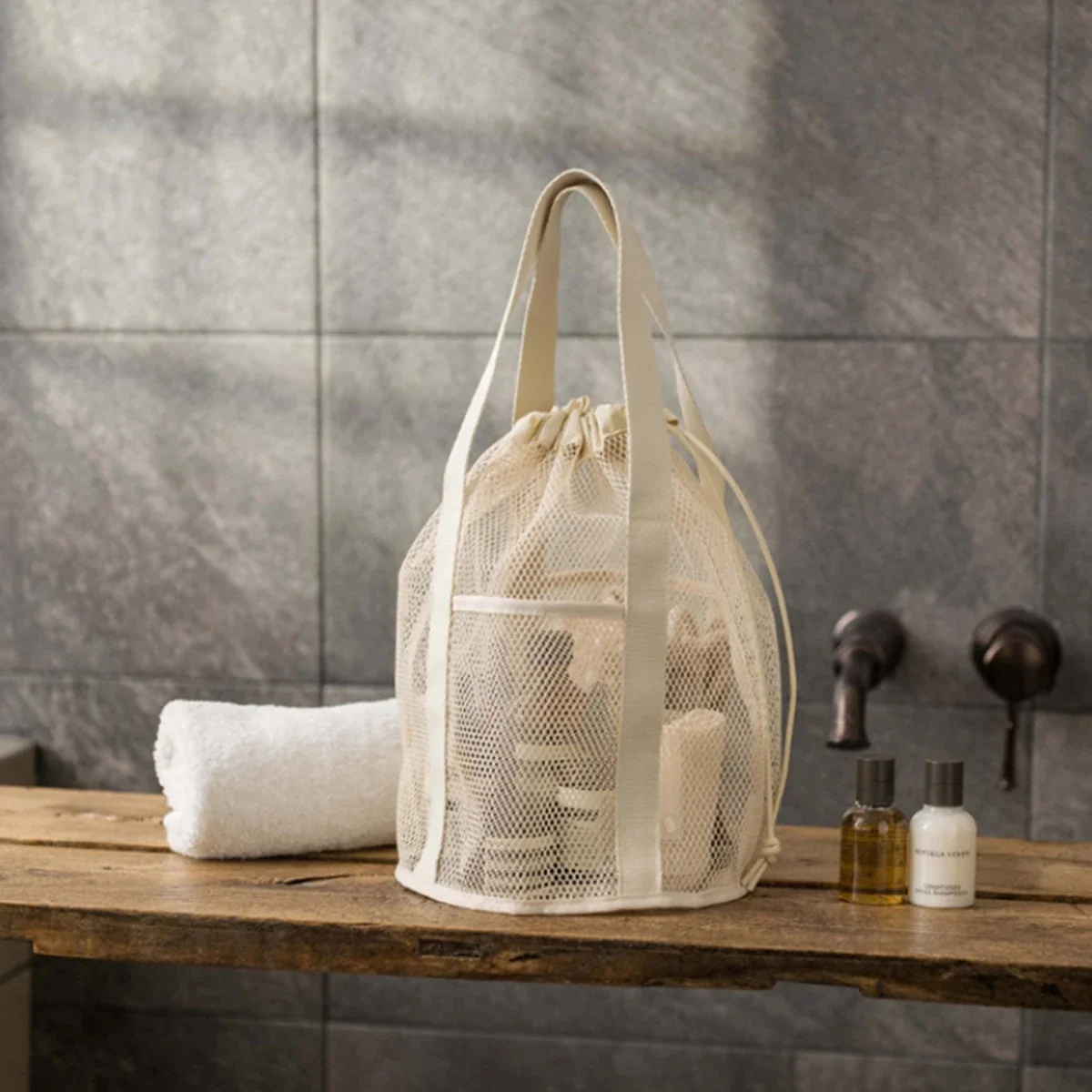 Bolsa de higiene de viagem bege, bolsa ultraleve dobrável oca de malha, bolso com cordão, bolsa de praia, bolsa de higiene pessoal, 1 peça