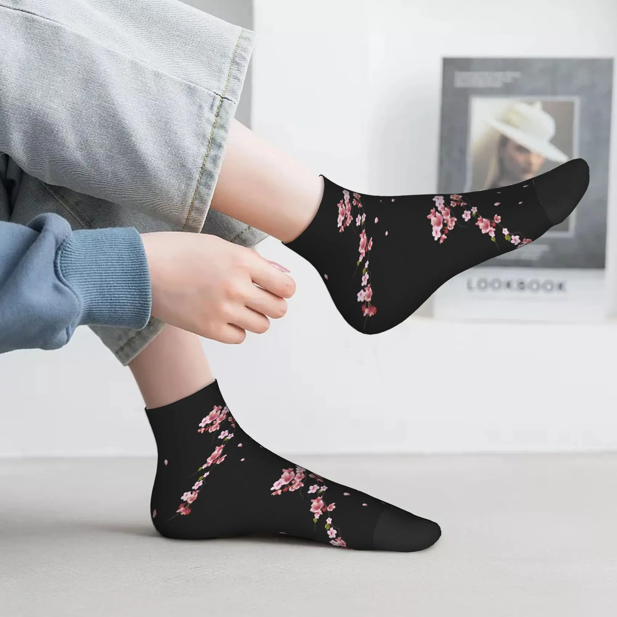 All Seasons Japanese Cherry Blossom Pattern Socks Harajuku Sweat Absorbing Crew Socks Fashion Stockings for Men Women Gifts
