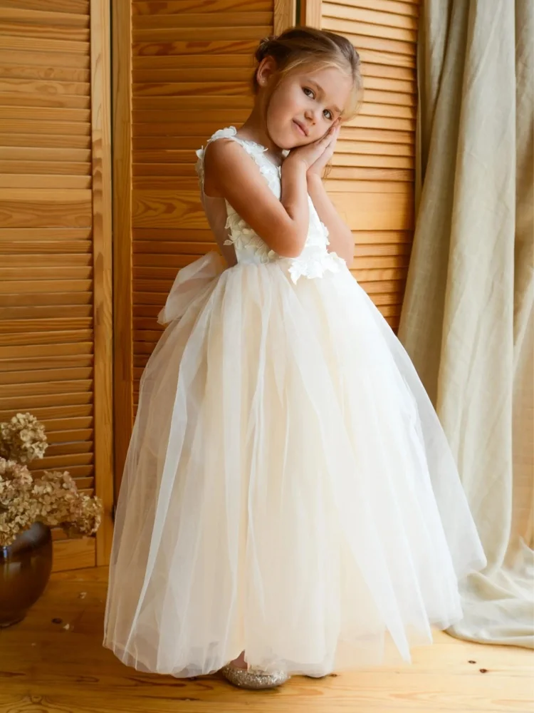 Lace Flower Girl Dress Sleeveless Sheer V‑Back Big Bow Floral Lace Applique Long Train Tulle Gown Kids Wedding First Communion