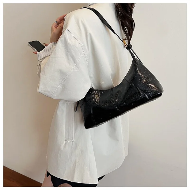 

Chic Simple Classic Leather Tote Bag For Women With Solid Color Large Capacity Vintage Style And Spacious Design