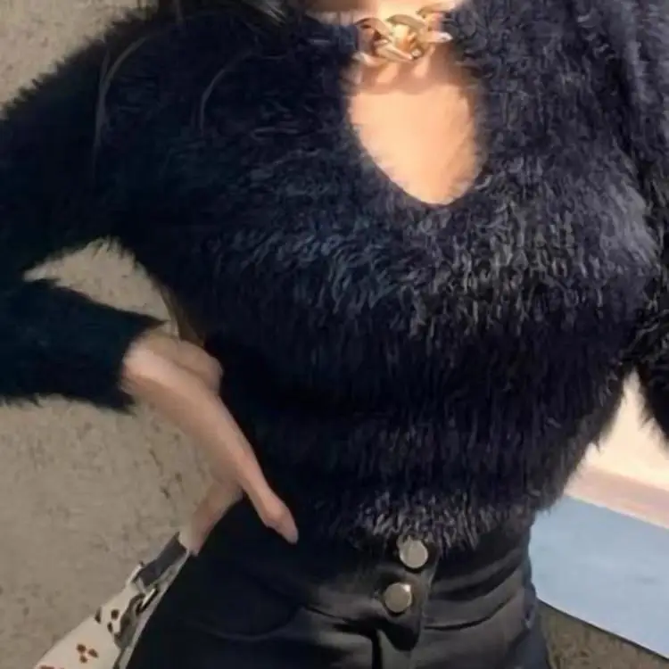 เสื้อคลุมขนเฟอร์เทียม ดีไซน์แฟชั่นฤดูใบไม้ร่วง-ฤดูหนาว ดีไซน์เก๋ไก๋ ปกคอวี ผ้าขนเทียม นุ่มสบาย ใส่แล้วดูเพรียวบาง...