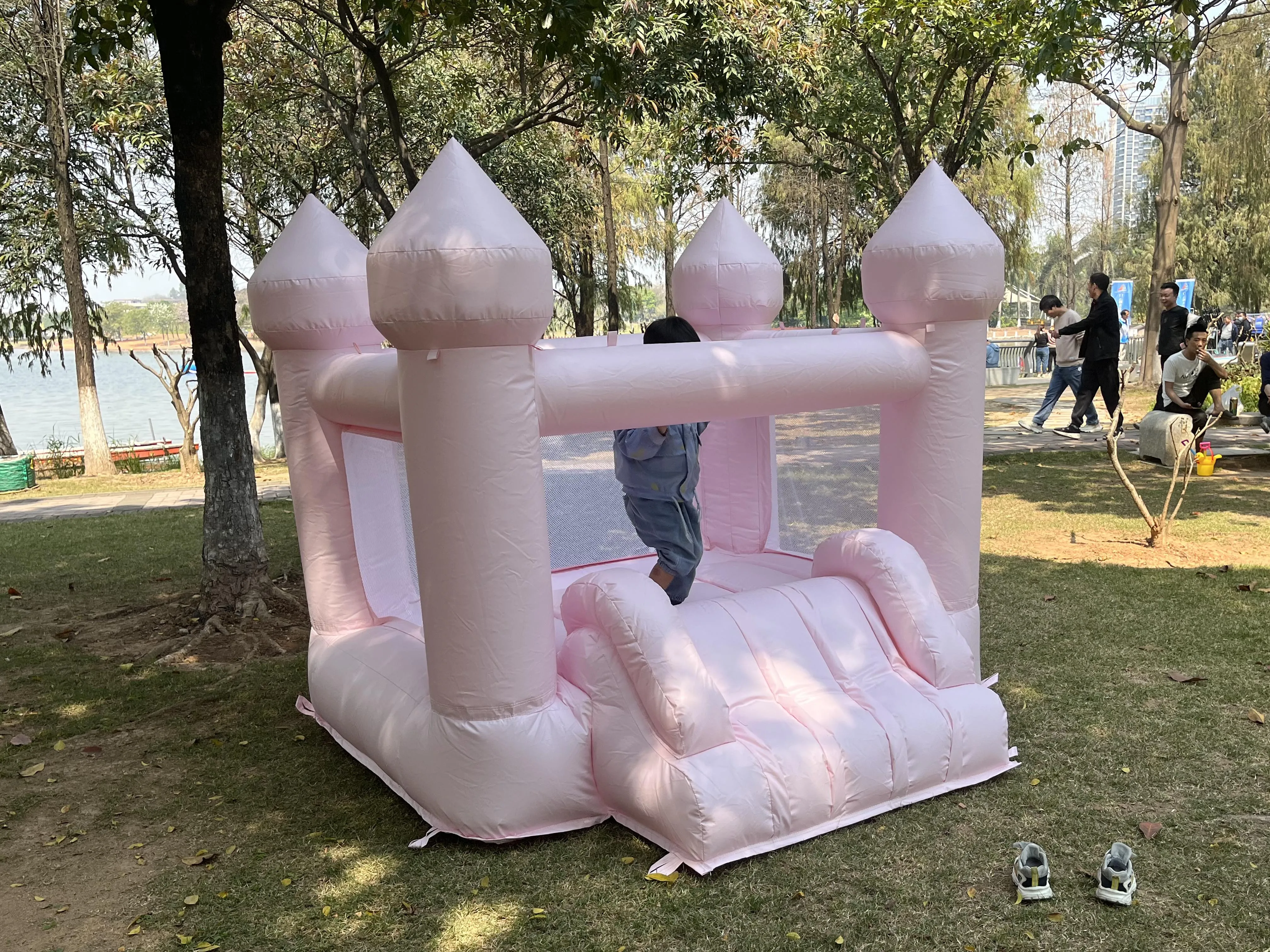 6 stóp nadmuchiwany biały Bounce House PVC dmuchany zamek Bounce House ze zjeżdżalnią na imprezę dla dzieci